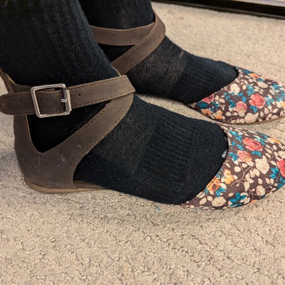 Brown and floral zipper back, ankle strap flats - Sz 8 - Picture 5 of 9